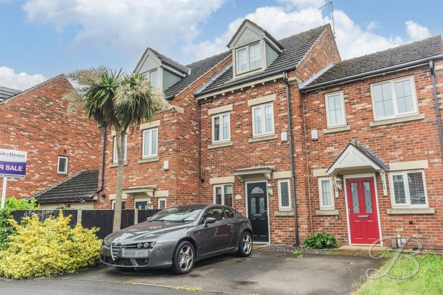 3 bed property, in Claymoor Close, £200,000