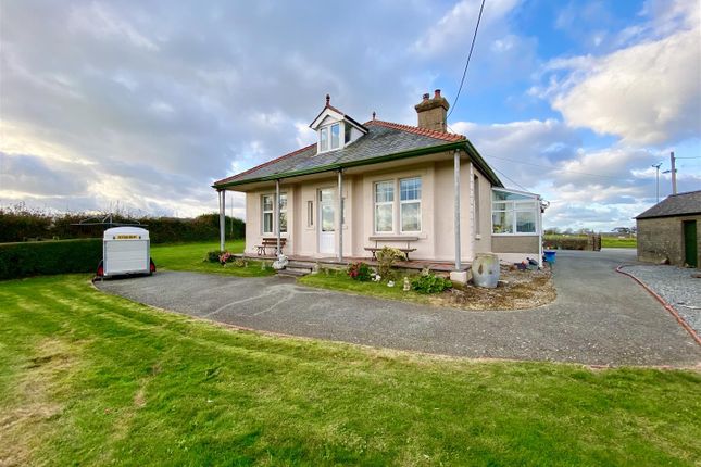 3 bed property, in Lon Groesffordd, £350,000