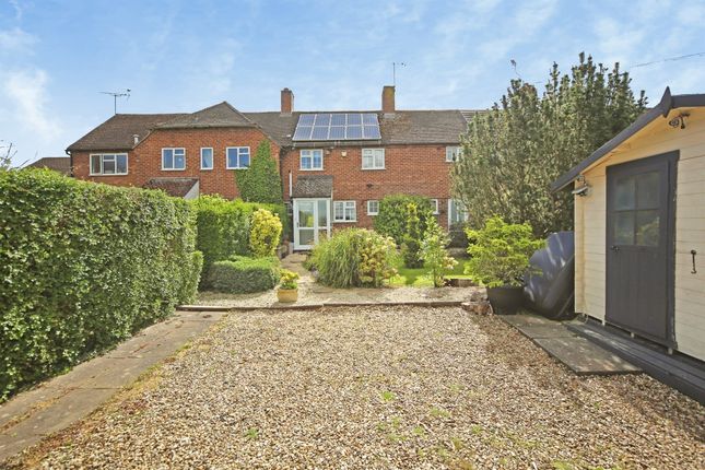4 bed property, in Oaktree Close, £350,000