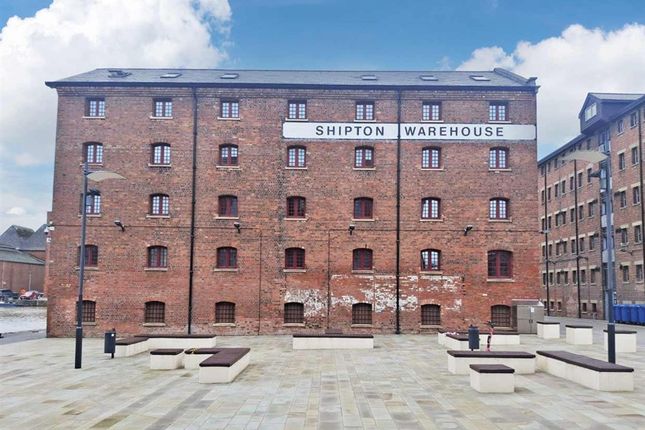 1 bed property, in The Docks, £85,000