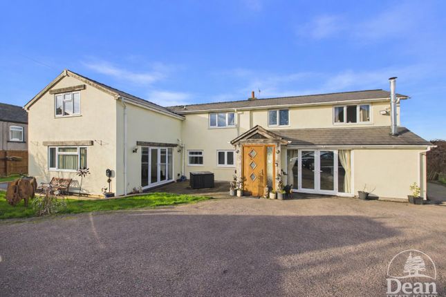 4 bed property, in Old Road, £465,000