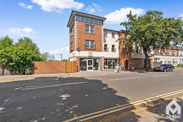1 bed property, in Queensgate, £120,000
