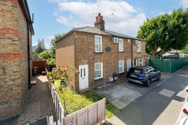 3 bed property, in Myrtle Road, £300,000