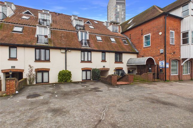 2 bed property, in Dock Street, £70,000