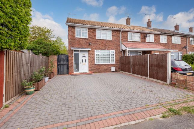 4 bed property, in Rossiter Close, £500,000