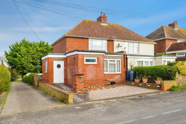 3 bed property, in Downs Road, £315,000