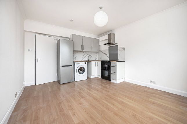 1 bed property, in Medfield Street, £250,000