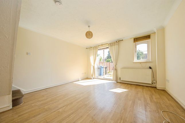2 bed property, in Millfield Gardens, £200,000