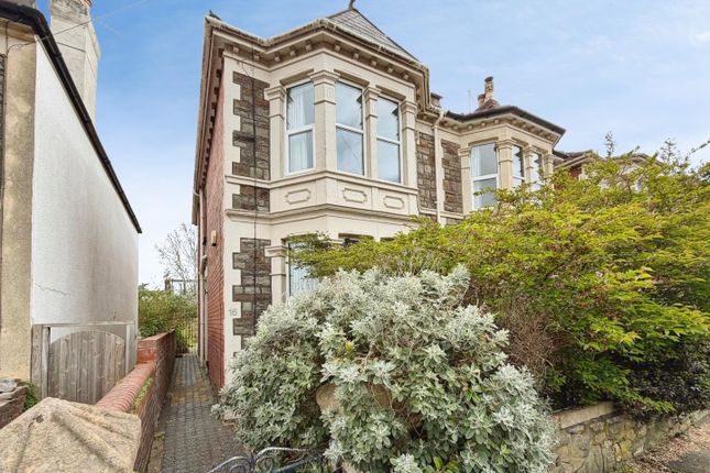 3 bed property, in Cleeve Road, £490,000