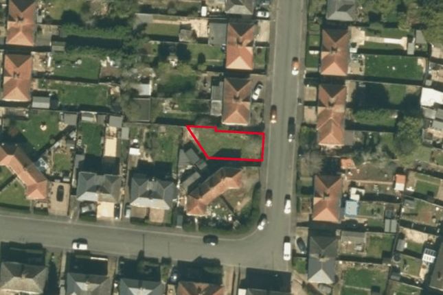 Studio, in Glenthorne Avenue, £100,000