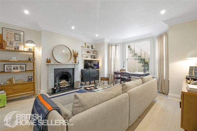 2 bed property, in Buckingham Road, £440,000