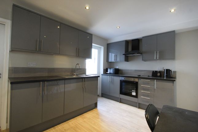 5 bed property, in Dawes Street, £345,000