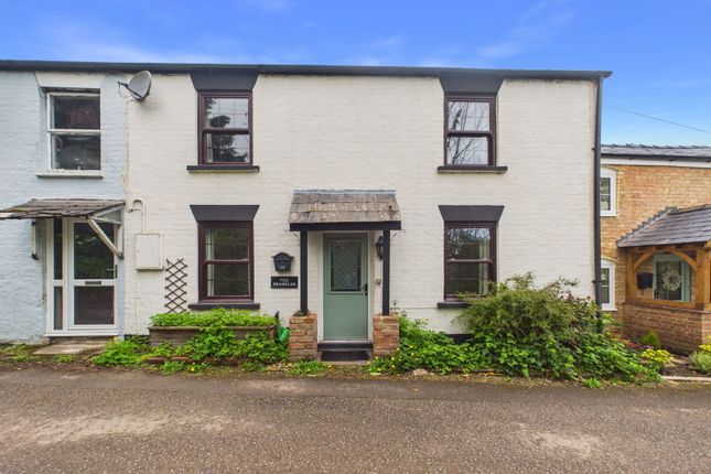 3 bed property, in Hyde Lane, £220,000