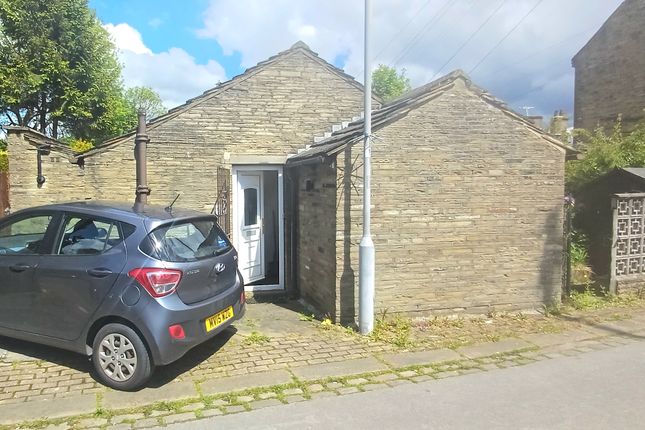 1 bed property, in Perseverance Lane, £80,000