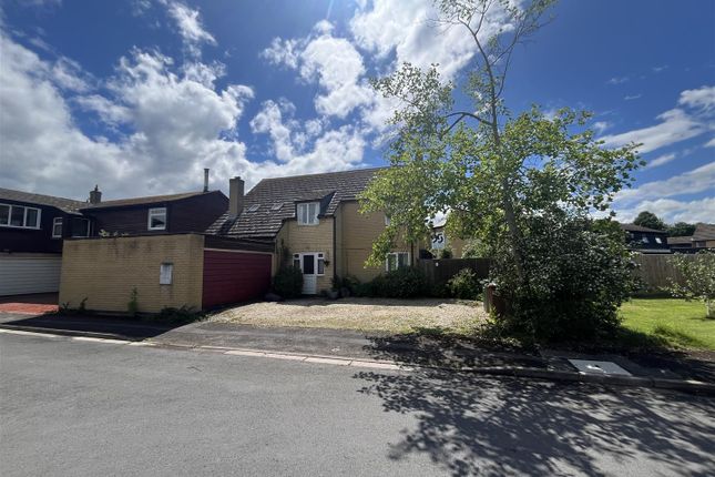 5 bed property, in Uffington, £460,000