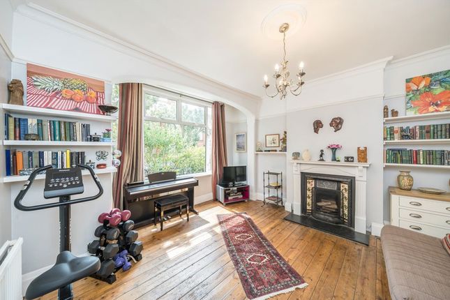 3 bed property, in Glencairn Road, £735,000