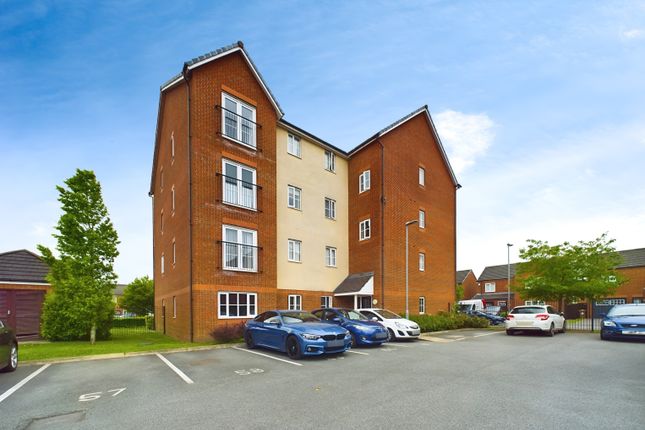 2 bed property, in Cunningham Court, £90,000