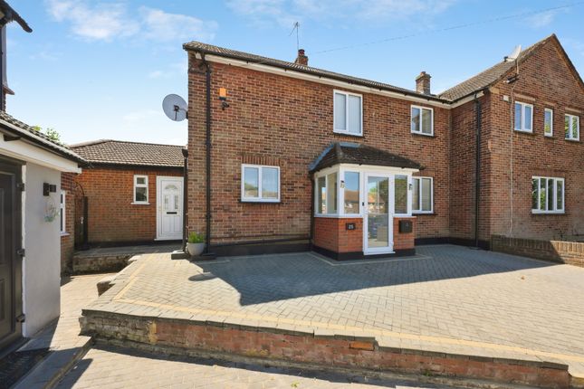 3 bed property, in Poplar Shaw, £525,000