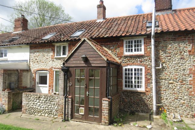 1 bed property, in Marlpit Lane, £150,000