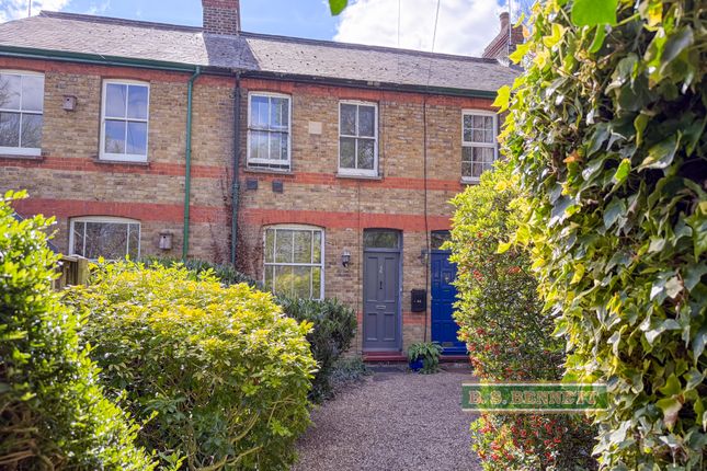 3 bed property, in Wraysbury, £350,000