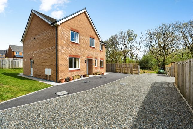 4 bed property, in Clos Coed Derw, £725,000