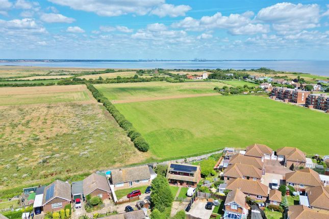 4 bed property, in Third Avenue, £465,000