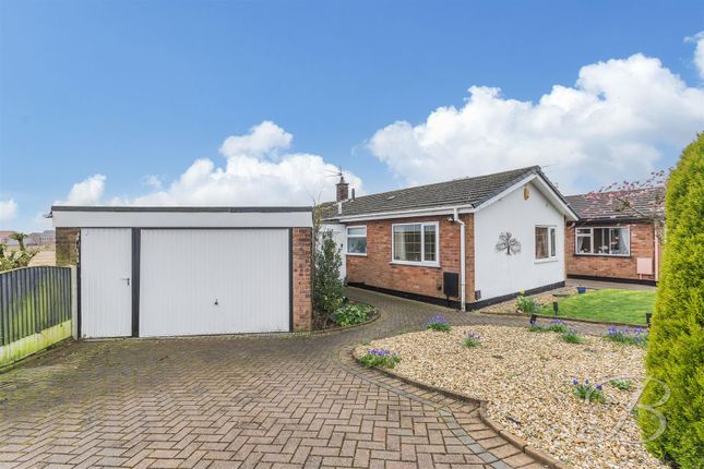 2 bed property, in Wycar Road, £240,000