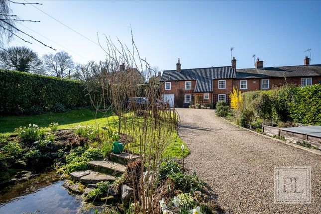 4 bed property, in Hollow Lane, £650,000