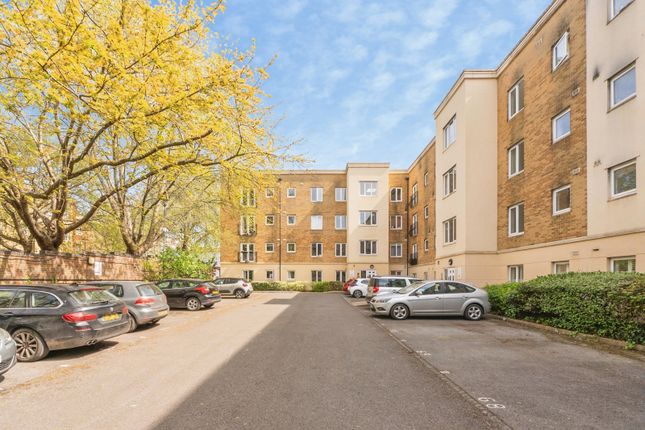 2 bed property, in William Street, £230,000