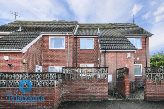 2 bed property, in Raibank Gardens, £140,000