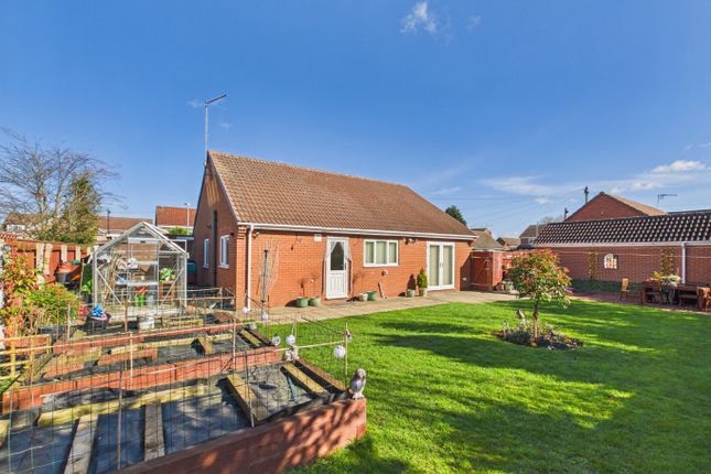 2 bed property, in Queensway, £295,000