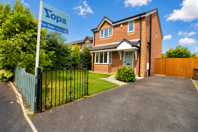 3 bed property, in Flowers Close, £240,000