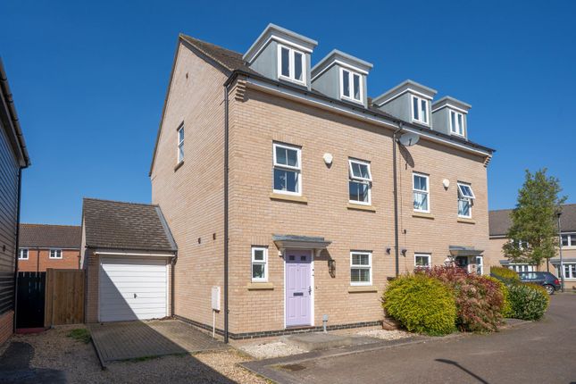 4 bed property, in Bourneys Manor Close, £420,000