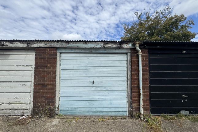 Studio, in Westfield Close, £21,000