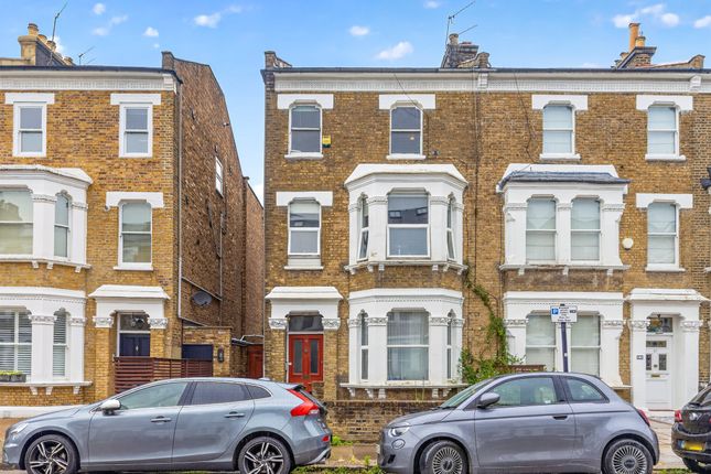 3 bed property, in Arlington Gardens, £475,000