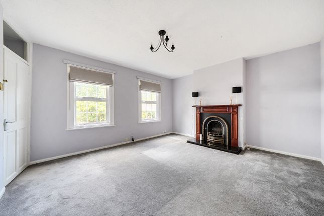 2 bed property, in Leaves Green Road, £449,950