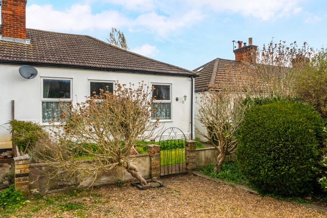 2 bed property, in Guildford, £375,000