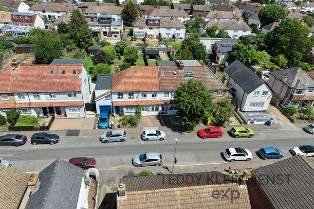 2 bed property, in Tolworth Road, £475,000