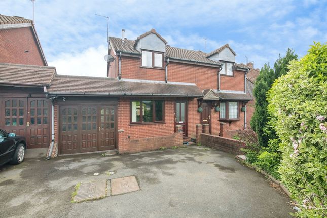 2 bed property, in Pale Street, £170,000
