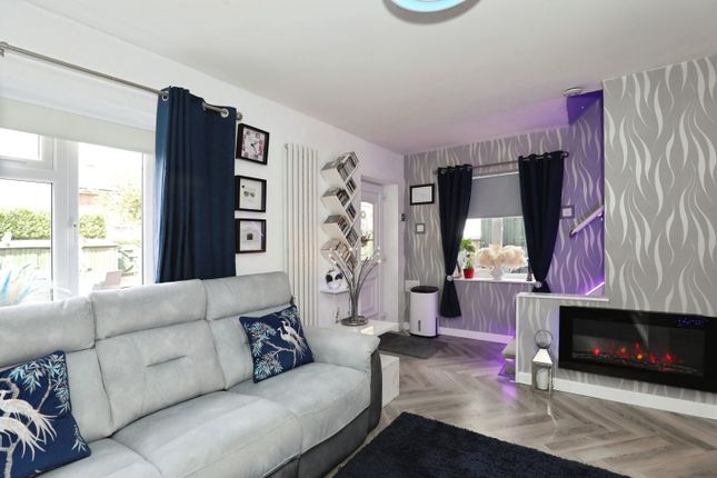 3 bed property, in Westfield Grove, £220,000