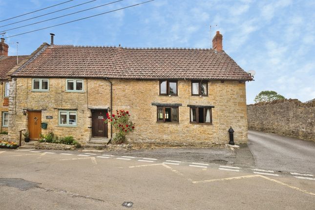 2 bed property, in North Street, £310,000