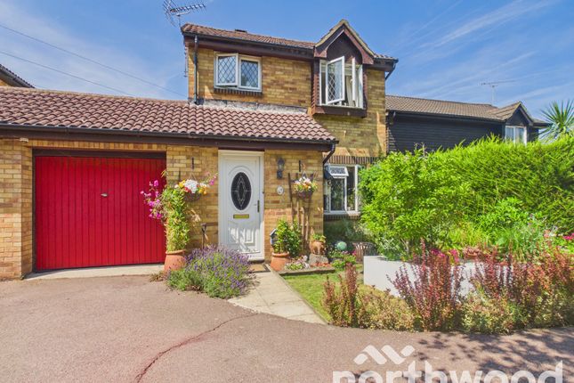 3 bed property, in The Paddock, £400,000