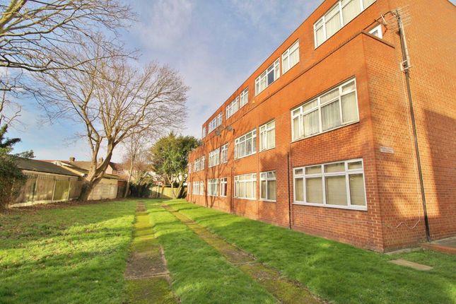 1 bed property, in Ilford, £210,000
