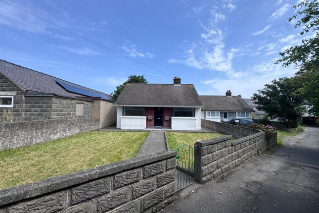 2 bed property, in Vicarage Lane, £175,000