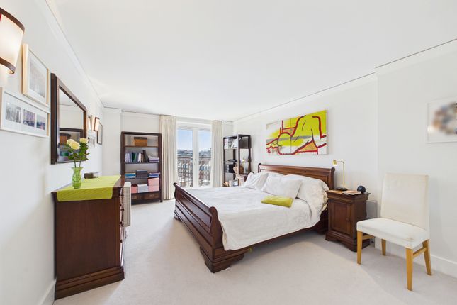 1 bed property, in Victoria Street, £799,000