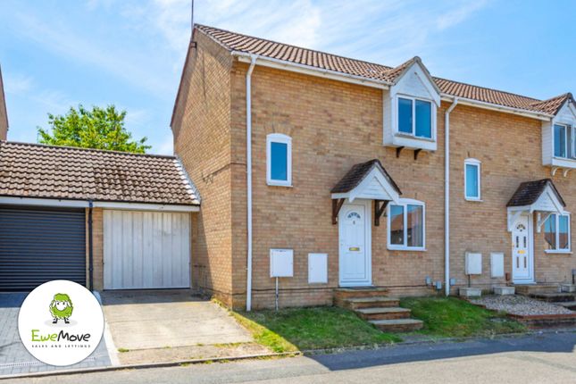 2 bed property, in Locksgreen Crescent, £245,000