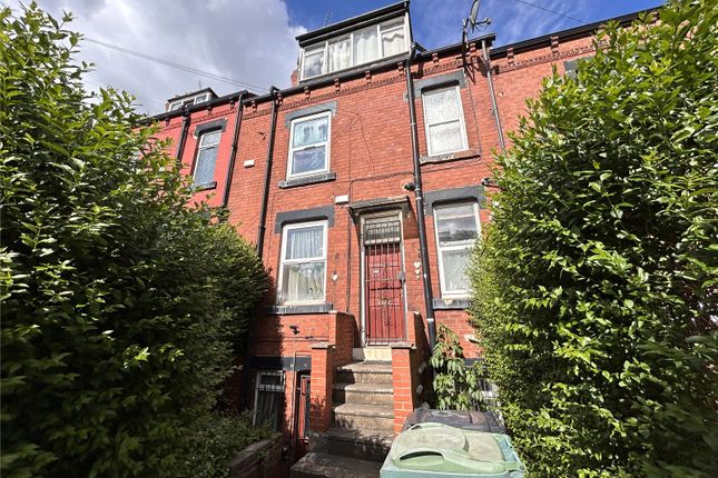 3 bed property, in Harlech Road, £90,000