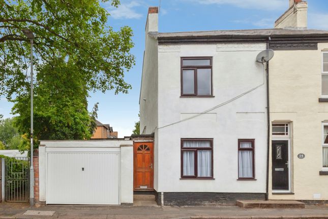 2 bed property, in Brook Street, £220,000