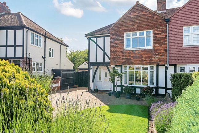 3 bed property, in Lakeside Drive, £875,000