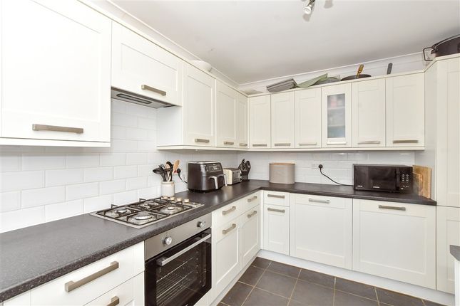 3 bed property, in Dinsdale Gardens, £325,000
